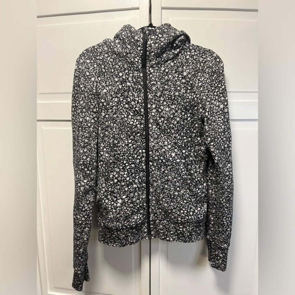 Lululemon Scuba Hoodie  Size Women’s 6 Color Venture Floral Alpine White/Black